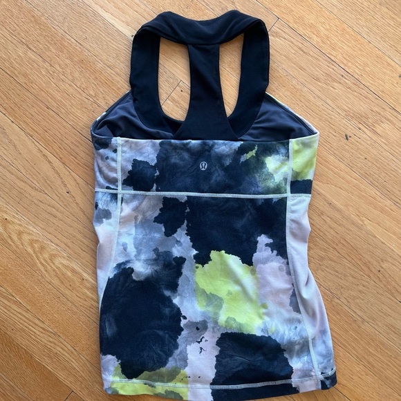 Lululemon scoop neck tank size 8 - Picture 3 of 3